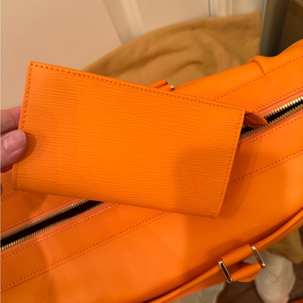 Very rare limited edition, Louis Vuitton orange epi leather yoga set - Picture 6 of 9